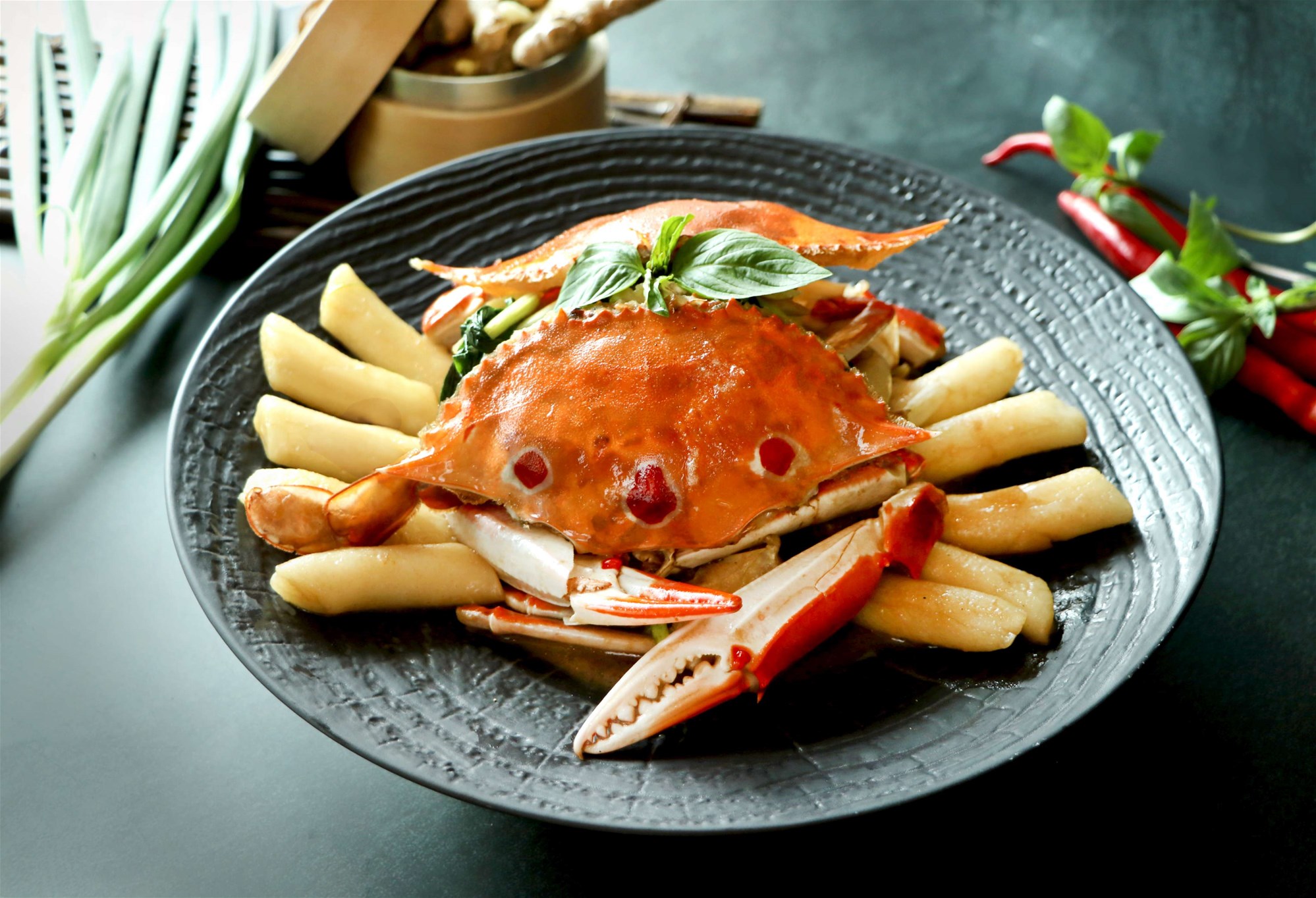 秋蟹肥美正當時 奇岩一號秋蟹宴登場！ 花雕年糕燒螃蟹新品上市 紅白葡萄酒限時贈送